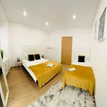 Central Lisbon Rooms, Ideal Location For Tourists