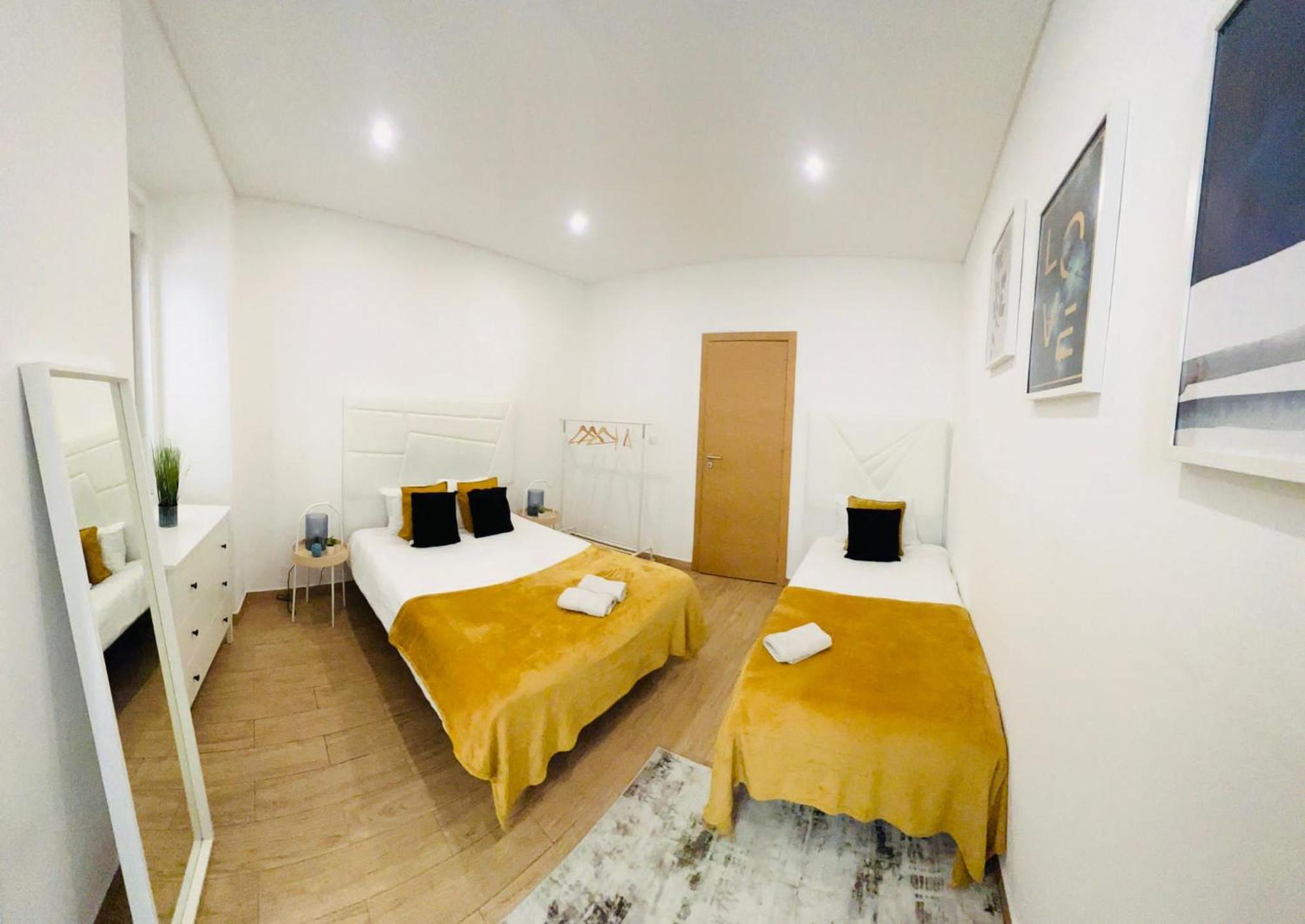 Hostel Rooms, Ideal Location For Tourists *