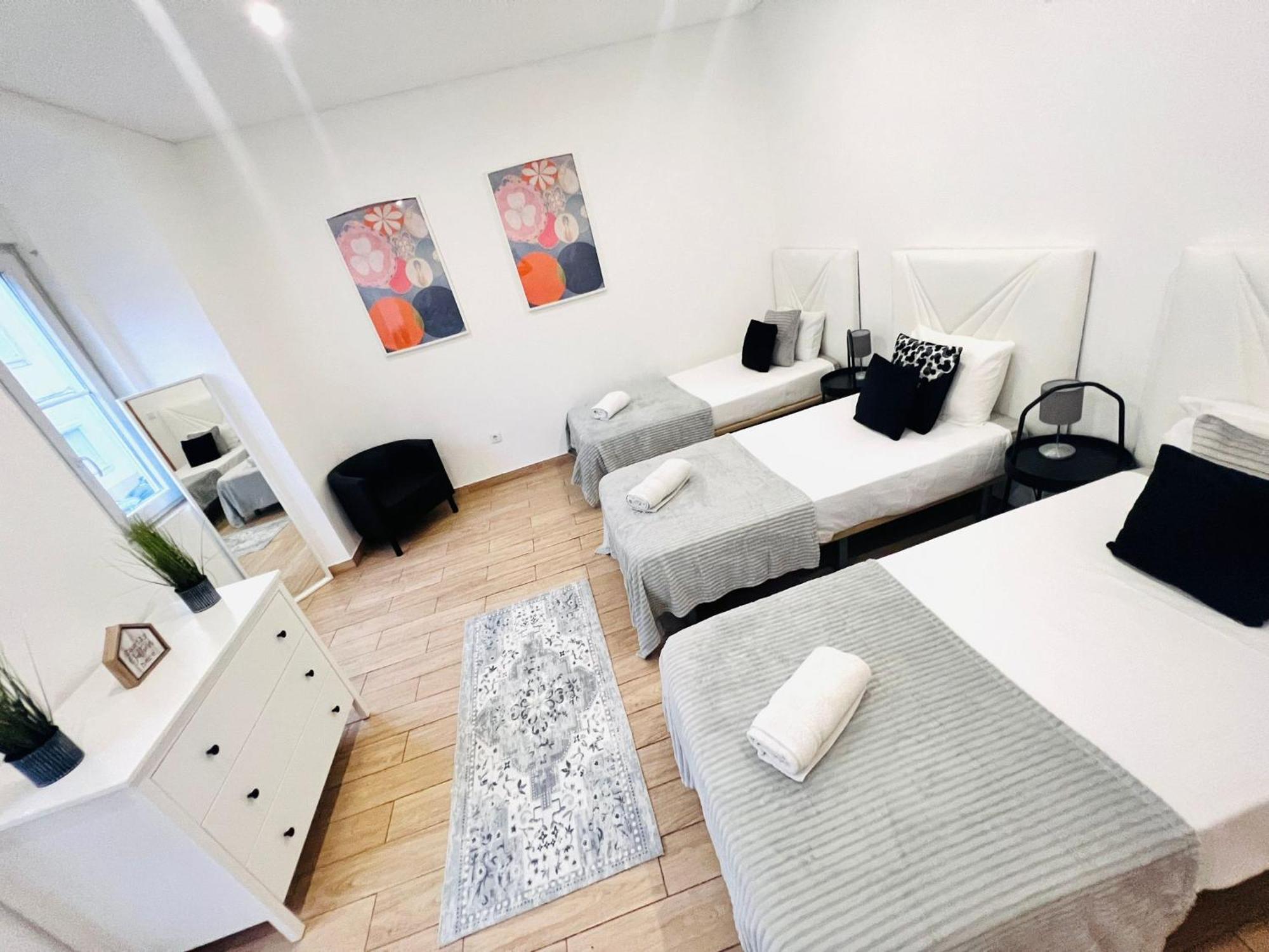 Hostel Rooms, Ideal Location For Tourists