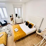 Central Lisbon Rooms, Ideal Location For Tourists