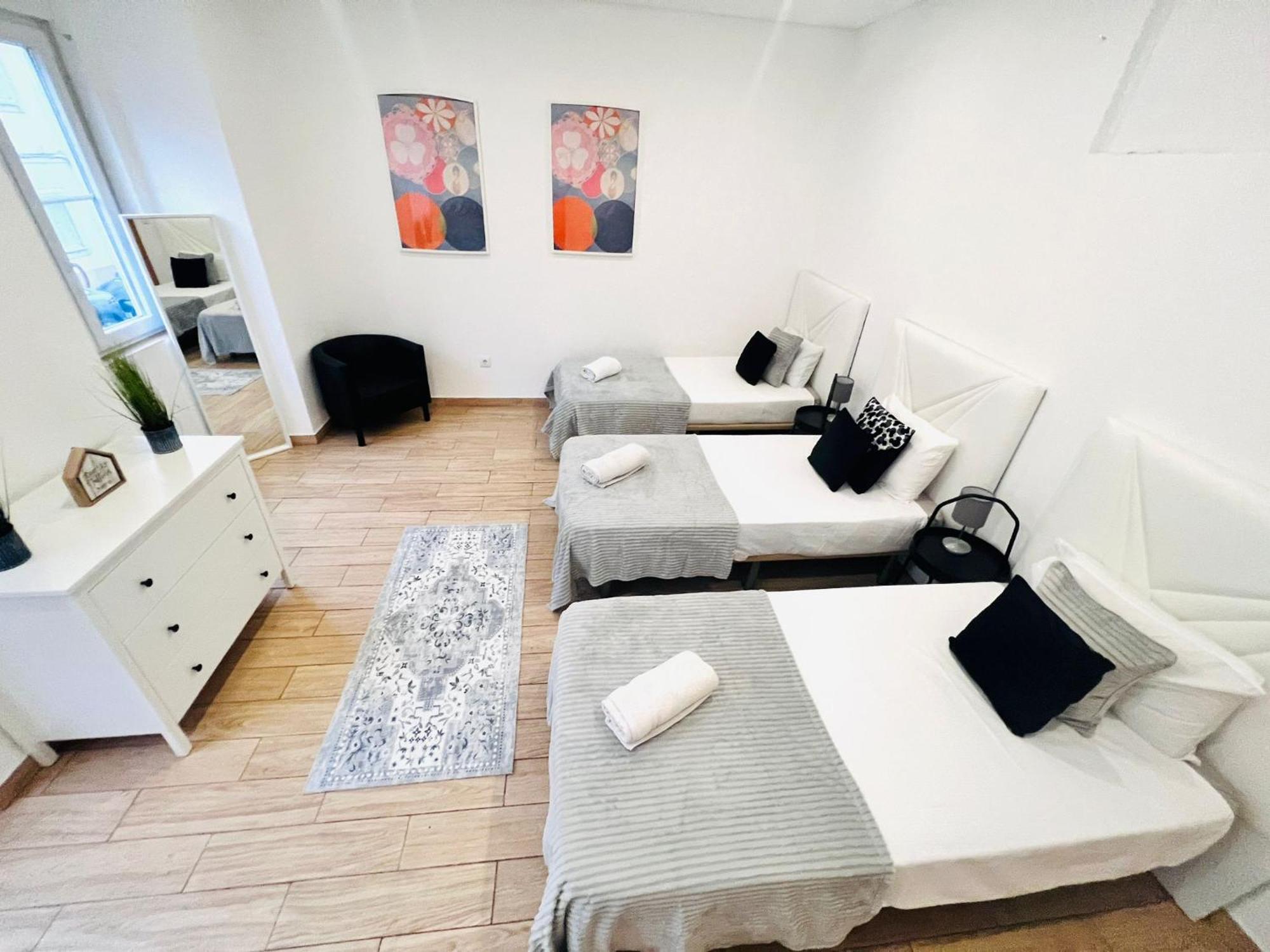 Rooms, Ideal Location For Tourists